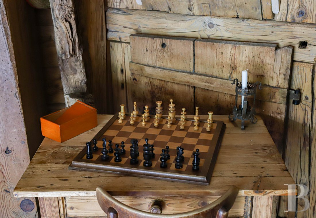 En Haute-Savoie, non loin de Morzine, une grange chalet traditionnelle en plein alpage - photo  n°33